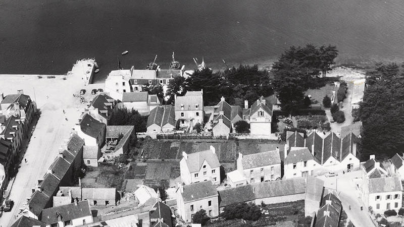 Aerial view of the factory in the 1950s