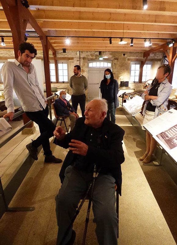 Rencontre au musée de Loctudy entre l'ancien patron de conserverie Pierre Boënnec et le jeune patron de la Compagnie bretonne Sten Furic