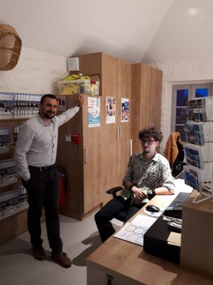 Hugo Michel, stagiaire 2022 avec le directeur du musée lors de la Nuit des Musées