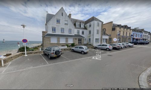 Disabled place at the bottom of the rue du port in Loctudy